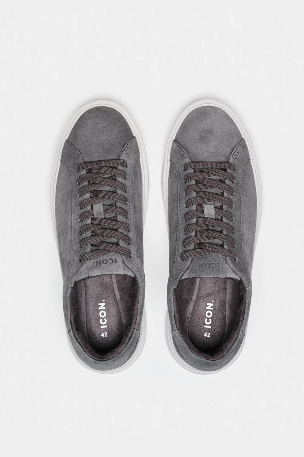 LAS CLÁSICAS ZAPATILLAS DE ANTE