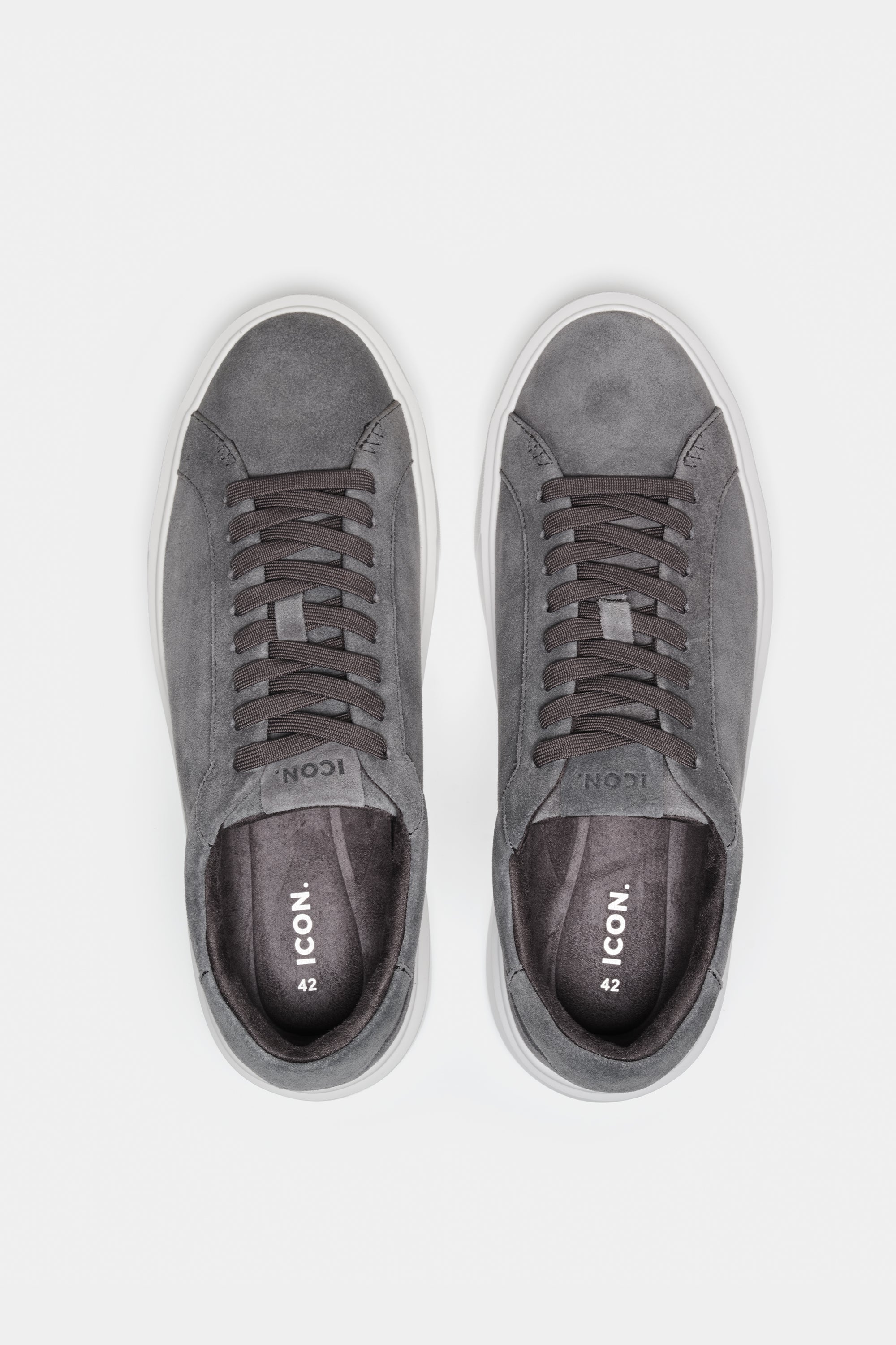 LAS CLÁSICAS ZAPATILLAS DE ANTE