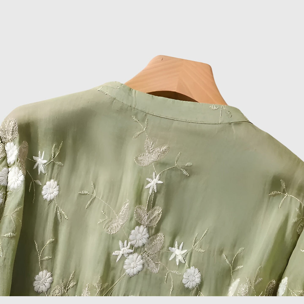 Nellie | Top Elegante con Flores Bordadas