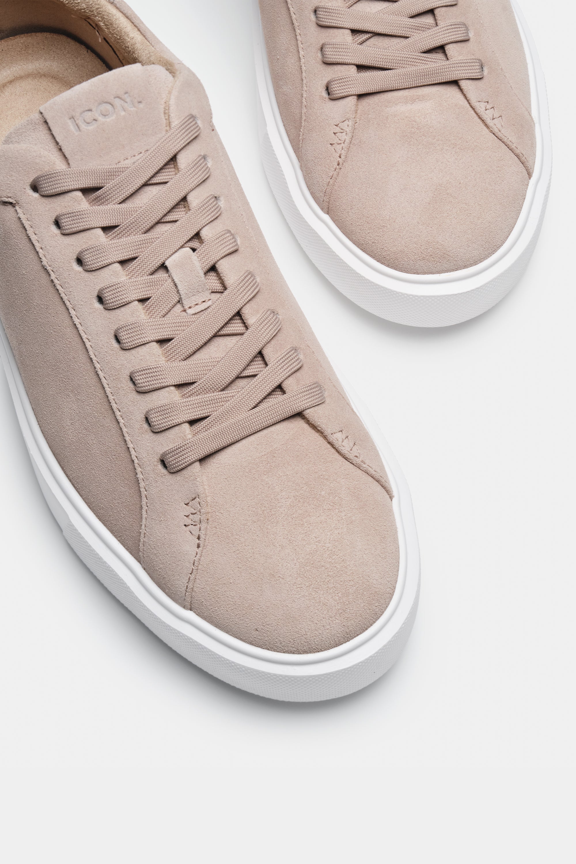 LAS CLÁSICAS ZAPATILLAS DE ANTE