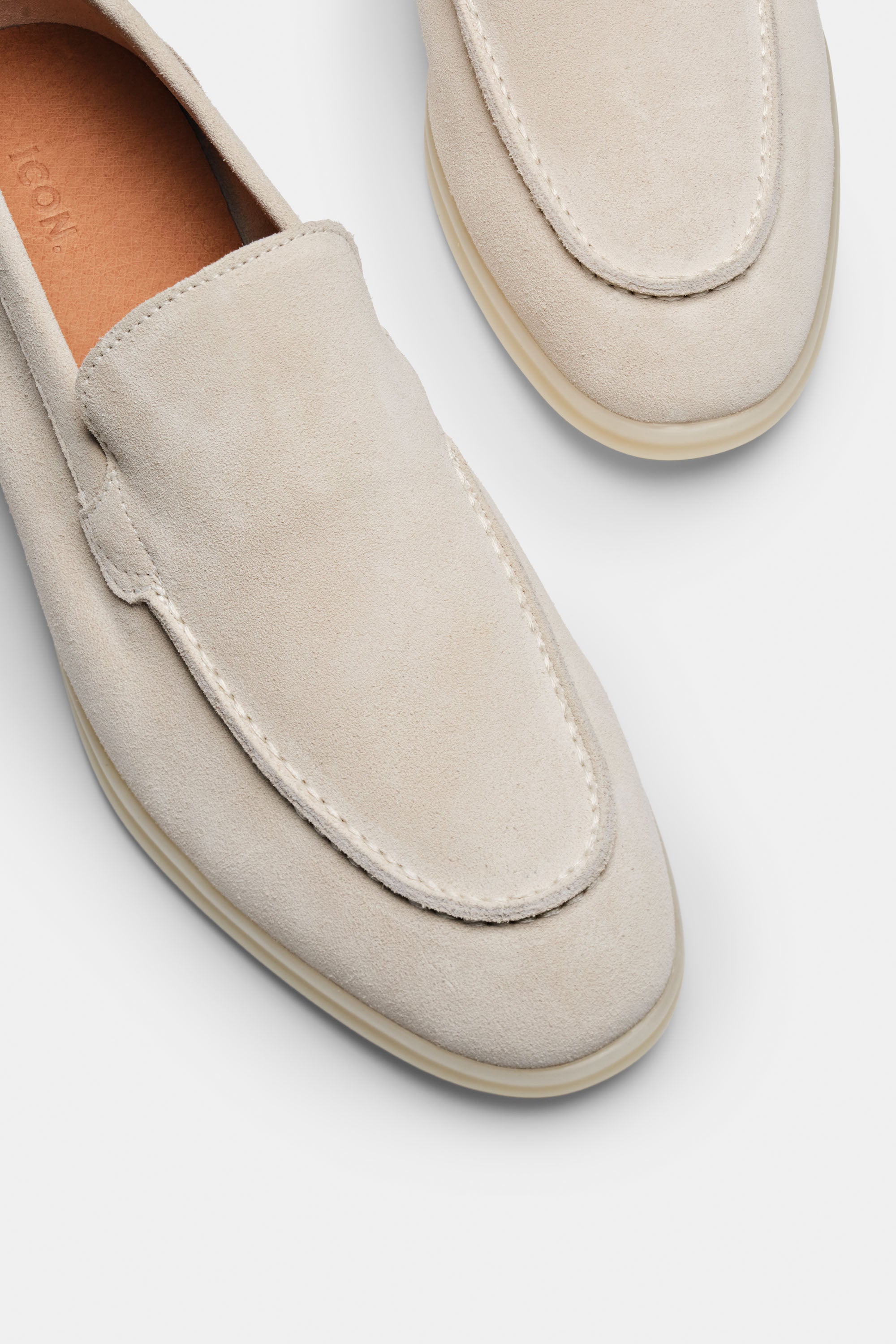 EL CLÁSICO MOCASÍN DE ANTE