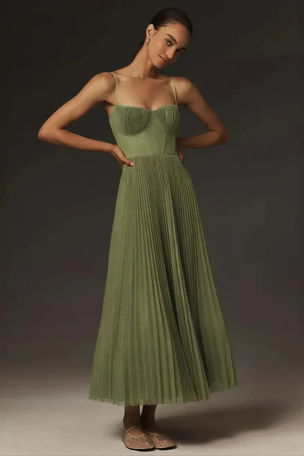 AMBER | VESTIDO DE TUL PLISADO CON DRAPEADO ASIMÉTRICO