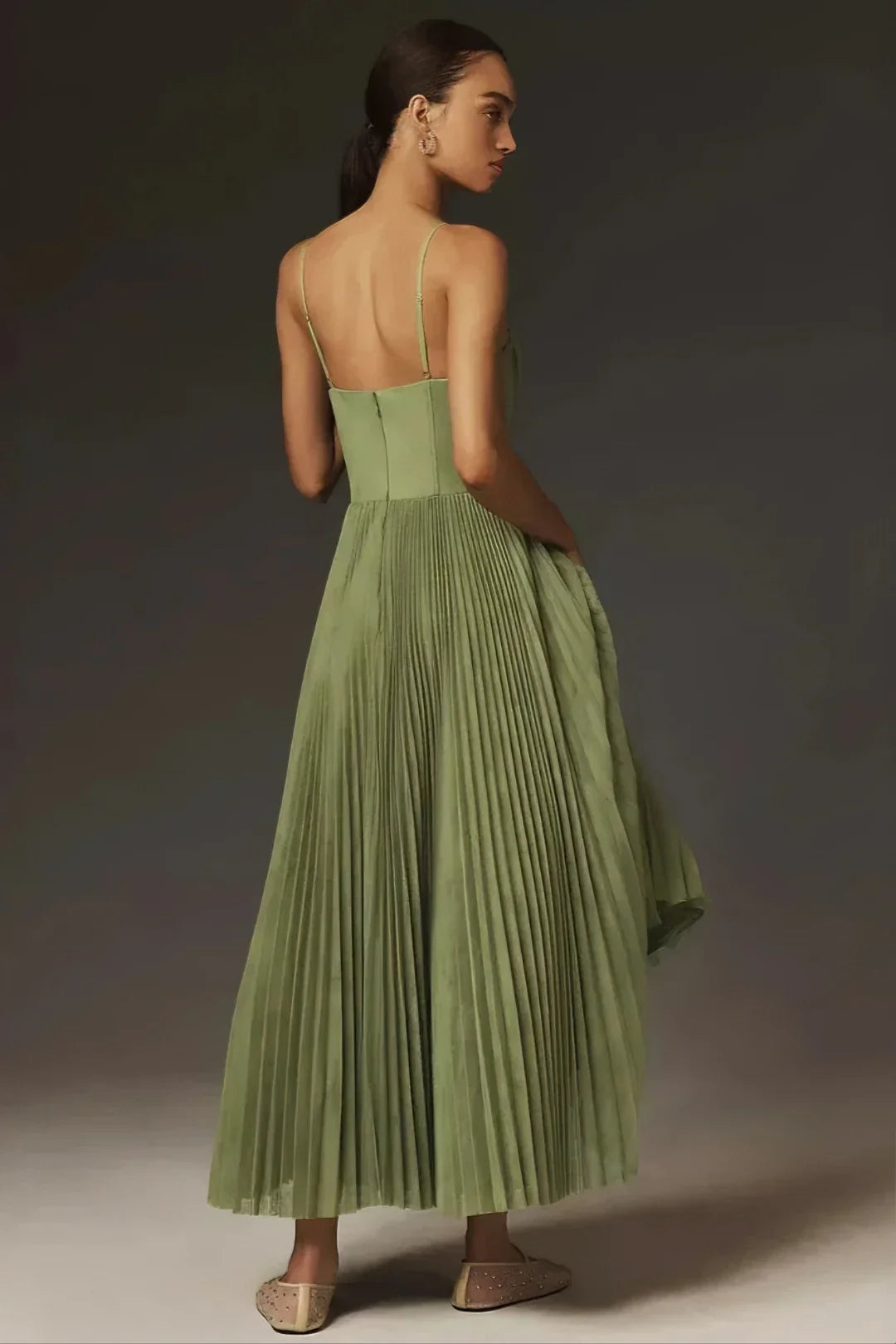 AMBER | VESTIDO DE TUL PLISADO CON DRAPEADO ASIMÉTRICO