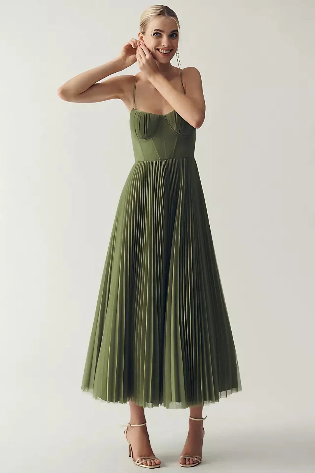 AMBER | VESTIDO DE TUL PLISADO CON DRAPEADO ASIMÉTRICO