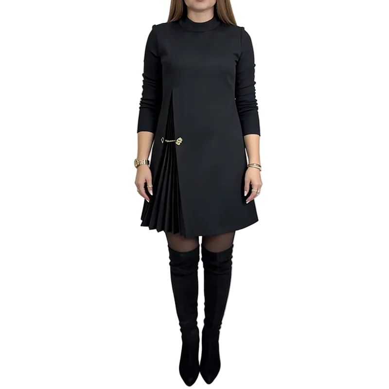 Vestido Plisado con Cadena Dorada